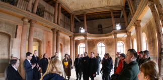 Spatenstich zur Spielwelt in Altenburg - Oberbürgermeister André Neumann Thüringens Wirtschaftsministerin Colette Boos-John und Thüringens Minister für Digitales und Infrastruktur, Steffen Schütz sowie Vertreter vom Stadtrat beim sybolischen ersten Spatenstich Foto: Mario Jahn