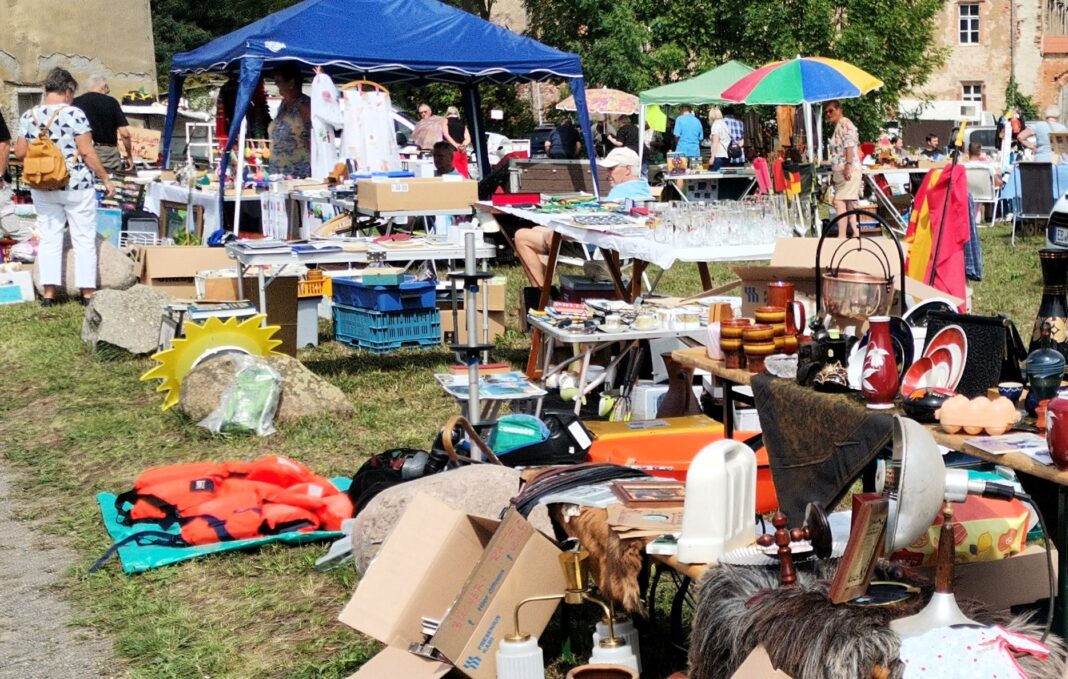 Zu Pfingsten gibt es wieder den großen Schnaditzer Hof- und Straßentrödel. Foto: KiKi