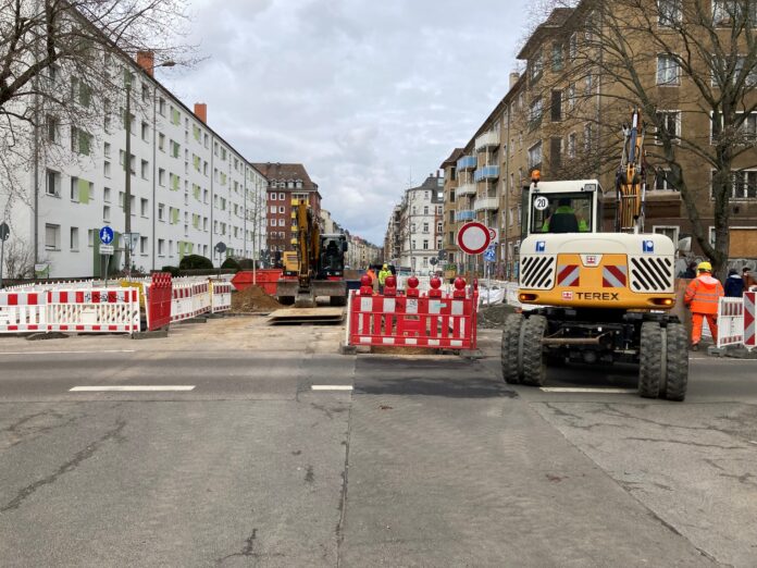 In der Kochstra&szlig;e hat der Anschluss der S&uuml;dvorstadt an das Leipziger Fernw&auml;rmenetz begonnen. Foto: Jens Rometsch