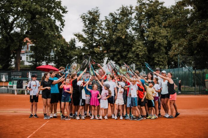 Beim Verein LSC k&ouml;nnen Kinder gratis Tennisstunden bekommen. Foto: TAM Tennisschule