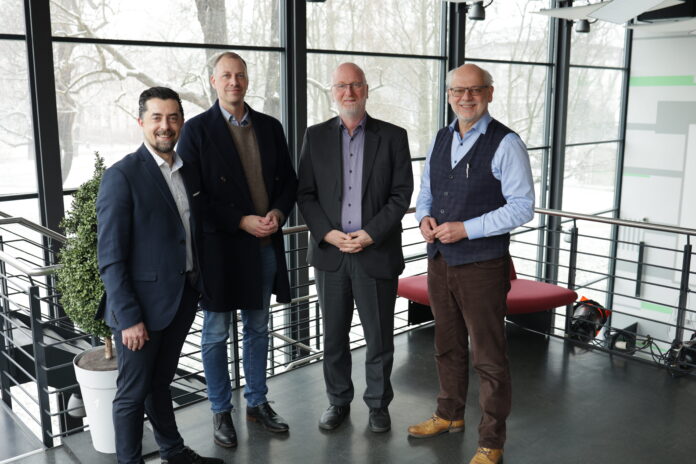 vl.n_.r_._Ballettdirektor_Vitaliy_Petrov__Holger_Fahnert__Gesch__ftsf__hrer_von_SANIT__Kaufm_._Gesch__ftsf__hrer_des_Theaters_Volker_Arnold_und_Generalintendant_Kay_Kuntze__Foto_Ronny_Ristok__ v.l.: Ballettdirektor Vitaliy Petrov, Holger Fahnert, Geschäftsführer von SANIT, Kaufm. Geschäftsführer des Theaters Volker Arnold und Generalintendant Kay Kuntze Foto: Ronny Ristok