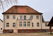 Das sanierte Hauptgebäude vom Forsthof Doberschütz. Foto: SIB
