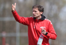 ZFC-Trainer Georg Martin Leopold kann auch in der kommenden Saison auf ein eingespieltes Team setzen. Foto: Mario Jahn