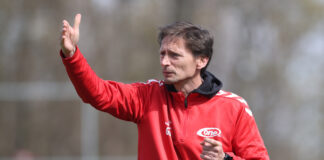 ZFC-Trainer Georg Martin Leopold kann auch in der kommenden Saison auf ein eingespieltes Team setzen. Foto: Mario Jahn