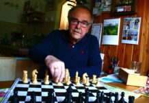 Gerhard Prechtl ist seit frühester Kindheit schachbegeistert. Er hofft, beim SC Altenburg bald wieder mehr Kinder und jugendliche begrüßen zu können. Foto: Andreas Neustadt