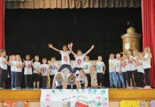Bei der Abschlussshow im Kulturhaus Rositz waren die Schülerinnen und Schüler voll in ihrem (Tanz-)Element. Foto: PM