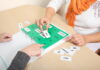 Wort-Training nach Schlaganfall beim Sprachtherapeuten. Foto: Adobe Stock