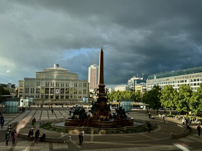 Er geht auch wieder ans Netz: Der Mendebrunnen auf dem Leipziger Augustusplatz. Foto: Andr&eacute; Kempner