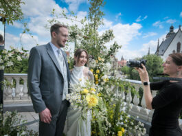 Die Sky Lounge des Hotels Innside by Melia Leipzig ist die Location des Cover-Shootings f&uuml;r das Ma- gazin &bdquo;Hochzeitstr&auml;ume Sachsen 2026&ldquo; und eine tolle Fotokulissen. Foto: Wolfgang Sens