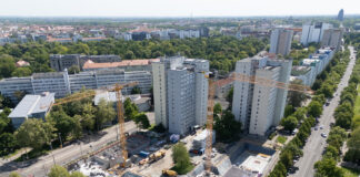 In der Johannisallee drehen sich die Kräne: Hier läuft aktuell das größte Neubauprojekt der LWB. Foto: Peter Usbeck/LWB