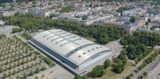 Sie soll wachsen - auf eine Größe von bis 12000 Sitzplätzen: Die Quarterback Immobilien Arena Leipzig. Foto: PF