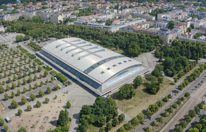 QUARTERBACK_Immobilien_ARENA Sie soll wachsen - auf eine Größe von bis 12000 Sitzplätzen: Die Quarterback Immobilien Arena Leipzig. Foto: PF