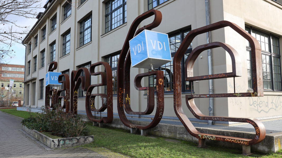 VDI Garage in Leipzig/Plagwitz Auch in der VDI GaraGe gibt es zu den „Tagen der Industriekul- tur“ im September verschiede- ne Führungen. Foto: André Kempner