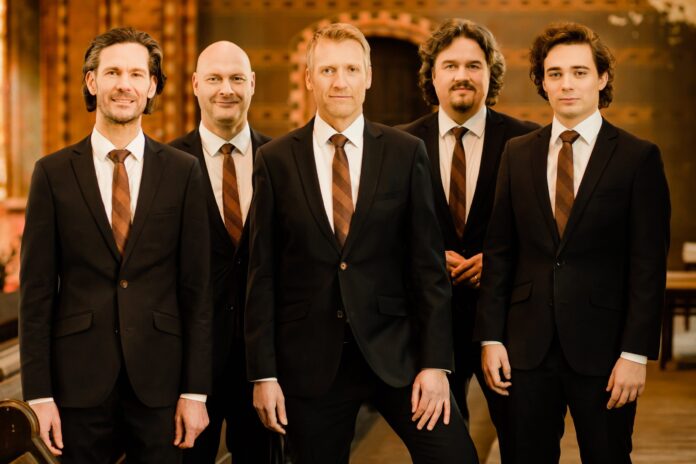 amarcord Das Vokalensemble amarcord ist am 29. August mit dem Bandoneonisten Arne Glorvigen in der Eilen- burger Nikolaikirche zu Gast. Foto: Anne Hornemann