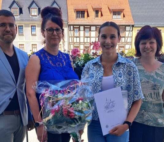 Julia Glei&szlig;ner (2.v.r.) ist die neue Gleichstellungsbeauftragte in der Stadtverwaltung Schm&ouml;lln. Foto: PM