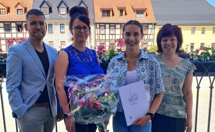 Julia Glei&szlig;ner (2.v.r.) ist die neue Gleichstellungsbeauftragte in der Stadtverwaltung Schm&ouml;lln. Foto: PM