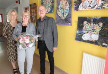In den Ruhestand geht Christine Meischl (m.) wurde nach insgesamt 42 Jahren im Schuldienst in den Ruhestand verabschiedet. Foto: PM