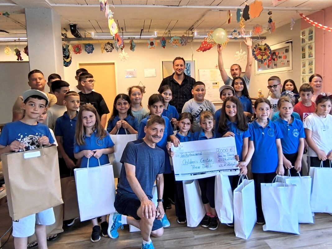 RrezeDielli Große Freude im Kinderzentrum Rreze Dielli: Der Verein Perspektiven für Kinder auf dem Weltbalkan hatte wieder Spenden und Geschenke mitgebracht. Foto: Verein