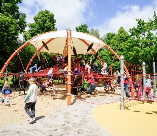 Der Spielplatz in der Liebermannstra&szlig;e kann seit einigen Tagen genutzt werden. Foto: Franziska Ebert