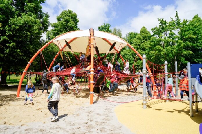 Der Spielplatz in der Liebermannstra&szlig;e kann seit einigen Tagen genutzt werden. Foto: Franziska Ebert