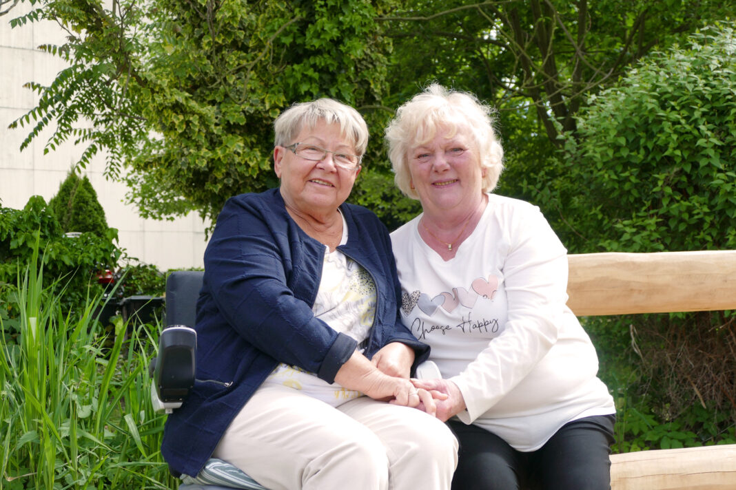 besuchs_und_begleitdienst_ruebestahl_braun_2 Gudrun Rübestahl betreut Marion Braun im Rahmen des Besuchs- und Begleitdienstes. Foto: Diakonie Leipziger Land