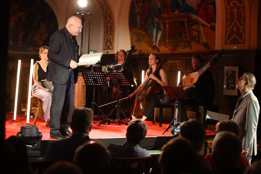 faust5 Ein Gipfeltreffen in Auerbachs Keller: Zum 500. Jubiäum des Gasthauses wurde das Singspiel „Bachs Faust“ aufgeführt. Foto: Gert Mothes/Bachfest