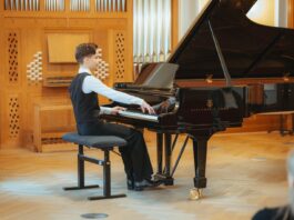 Der Altenburger Musiksch&uuml;ler Karl Seyffarth hat sich f&uuml;r einen internationalen Klavierwettbewerb in San Francisco qualifiziert. Foto: Christian Kern