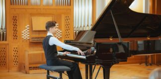 Der Altenburger Musikschüler Karl Seyffarth hat sich für einen internationalen Klavierwettbewerb in San Francisco qualifiziert. Foto: Christian Kern