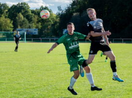 Markus Dra&szlig;do (r.) peilt mit den DSC-Kickern beim Derby beim SV Trak- tor Mochau einen erfolgreichen Saisonauftakt an. Foto: Dietmar Thomas