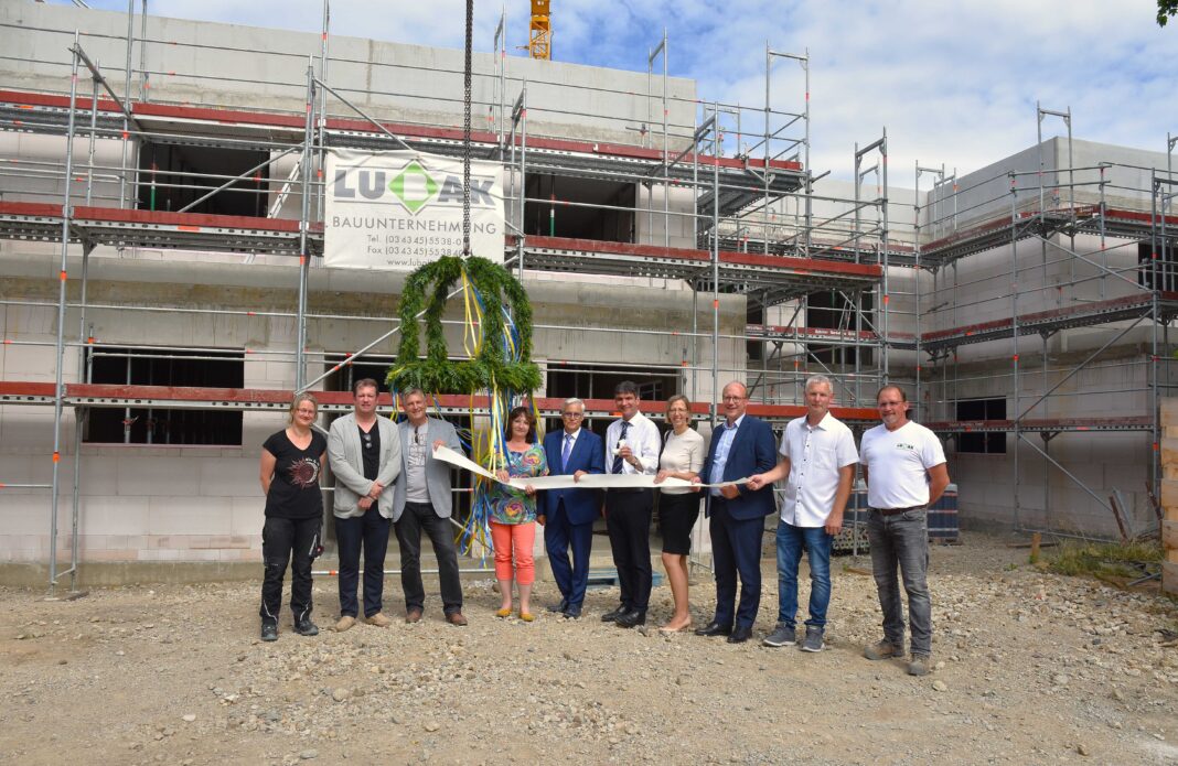 2025_07_11_Richtfest_Betriebskindergarten_Borna Richtfest wurde dieser Tage in Borna gefeiert: Die Bauarbeiten am neuen Betriebskindergarten laufen planmäßig. Foto: Stadt Borna