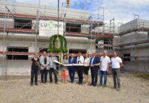 Richtfest wurde dieser Tage in Borna gefeiert: Die Bauarbeiten am neuen Betriebskindergarten laufen planmäßig. Foto: Stadt Borna