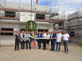 Richtfest wurde dieser Tage in Borna gefeiert: Die Bauarbeiten am neuen Betriebskindergarten laufen planm&auml;&szlig;ig. Foto: Stadt Borna