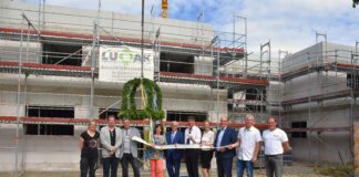 Richtfest wurde dieser Tage in Borna gefeiert: Die Bauarbeiten am neuen Betriebskindergarten laufen planmäßig. Foto: Stadt Borna