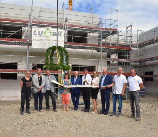 Richtfest wurde dieser Tage in Borna gefeiert: Die Bauarbeiten am neuen Betriebskindergarten laufen planm&auml;&szlig;ig. Foto: Stadt Borna