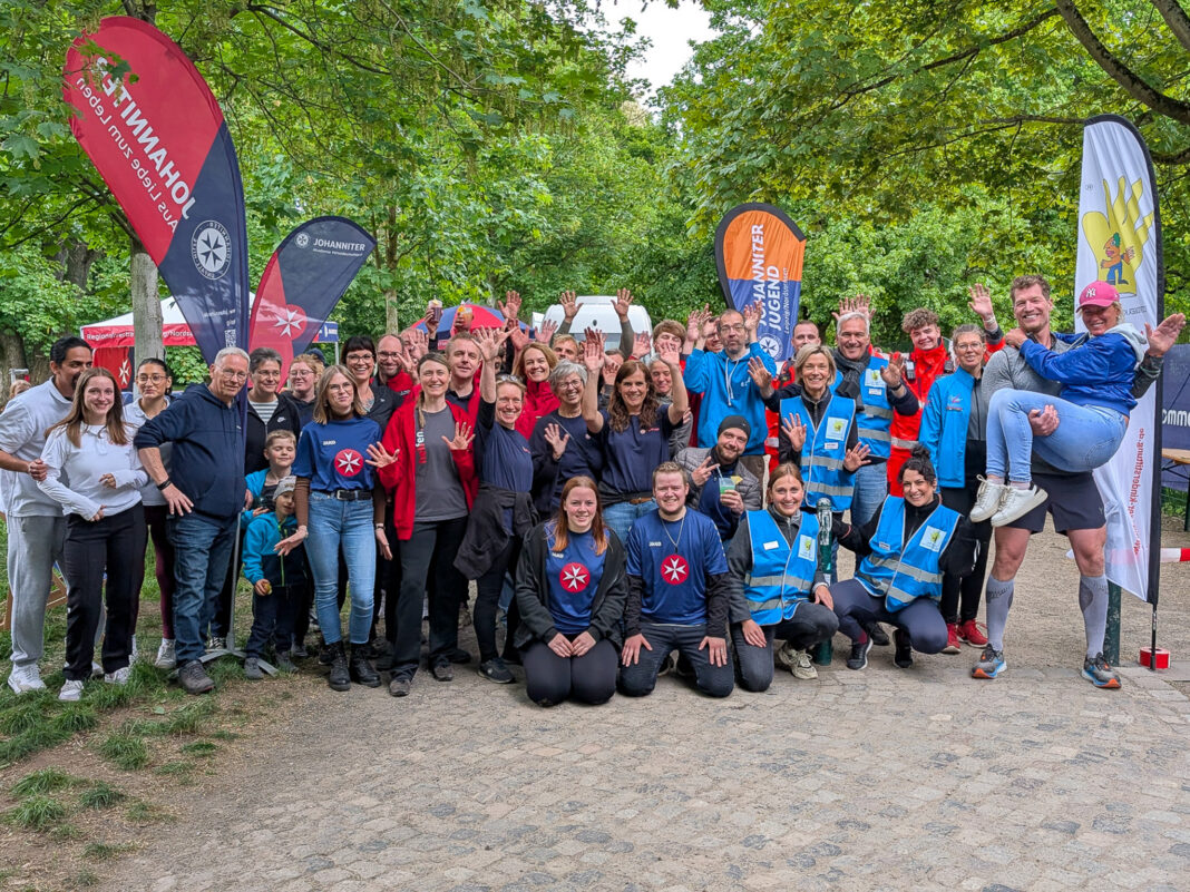 Auf dieses Ergebnis kann das Team vom Leipziger Beneflitz stolz sein: Bei dem Lauf kamen rund 15000 Euro für die Kinder- und Jugendarbeit zusammen. Foto: Johanniter Leipzig
