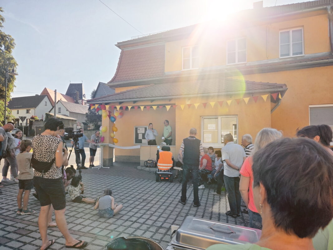 Edited with Lens Distortions v6.9.2 Großbardau hat im Dorfgemeinschaftshaus „Weintraube“ jetzt einen neuen Treffpunkt im Ort. Foto: Heimatverein Großbardau