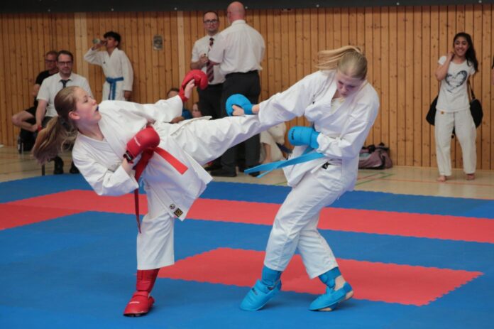 Nebel_rot_punktet Erfolgreich auf der heimischen Tatami: Ella-Sophia Nebel schaffte bei den 12. Thuringia-Karate-Open acht Podestplatzierungen. Foto: PM