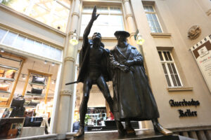 Mephisto und Faust am Auerbachs Keller in der Mädlerpassage in Leipzig sind längst Kult.Foto: Andre Kempner