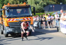 Der 1,93 Meter große Athlet Jens Töppen aus Hannover zieht den LKW und landete so auch auf den 4. Platz. Foto: Wolfgang Riedel