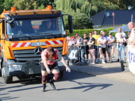 Der 1,93 Meter gro&szlig;e Athlet Jens T&ouml;ppen aus Hannover zieht den LKW und landete so auch auf den 4. Platz. Foto: Wolfgang Riedel