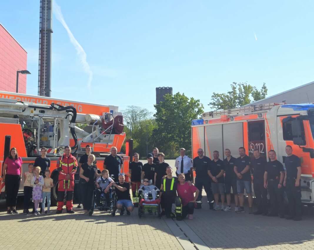 Der Besuch bei der Leipziger Feuerwehr war für die Kinder des Hospiz Bärenherz ein ganz besonderer Tag. Foto: Kinderhospiz Bärenherz