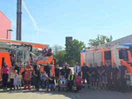 Der Besuch bei der Leipziger Feuerwehr war f&uuml;r die Kinder des Hospiz B&auml;renherz ein ganz besonderer Tag. Foto: Kinderhospiz B&auml;renherz