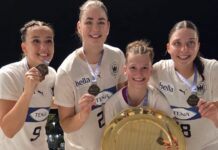 Die HCL-Spielerinnen Lilly Glimm, Marlene Tucholke, Jana Walther und Laura Klocke (v.l.) mit der EMTrophäe: Für Jana Walther war dieser Triumph das absolute Sahnehäubchen auf ein beeindruckendes Turnier. Foto: DHB