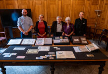 Eine herausragende Sammlung hat Professor Hilmar Sachse (2.v.r.) an die Münzsammlung der Universitätsbibliothek Leipzig übergeben. Foto: Thomas Kademann