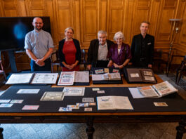 Eine herausragende Sammlung hat Professor Hilmar Sachse (2.v.r.) an die M&uuml;nzsammlung der Universit&auml;tsbibliothek Leipzig &uuml;bergeben. Foto: Thomas Kademann
