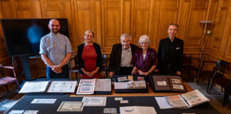 Eine herausragende Sammlung hat Professor Hilmar Sachse (2.v.r.) an die M&uuml;nzsammlung der Universit&auml;tsbibliothek Leipzig &uuml;bergeben. Foto: Thomas Kademann