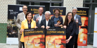 Sie stellten im Hansa Haus das Lichtfest-Programm vor: Volker Bremer, Marit Schulz, Burkhard Jung, Michael K&ouml;lsch, Lukas Taido, Gesine Oltmanns und Bernhard Stief (v.l.). Foto: Andr&eacute; Kempner
