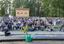 Preisverleihung für den Ideenwettbewerb „Ob Schulgarten, Kita oder Hort, es grünt und blüht an diesem Ort“ auf der Freilichtbüh- ne in Hainichen. Foto: PM