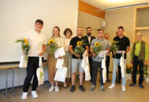 Bekamen jetzt ihr Abschlusszeugnis (v.l.): Paul Schneider (Wassergut Canitz),Linus Dirk Reichenbach (Agrargesellschaft Bad Lausick), Vincent Gall (Landwirtschaftsbetrieb Wehner), Elisa Kolossa (Agrargenossenschaft Nischwitz), Florian Schumacher (Saat-Gut Plaußig Voges). Foto: Landkreis Leipzig