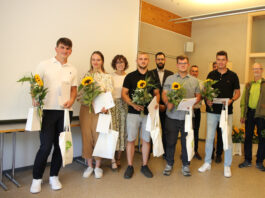Bekamen jetzt ihr Abschlusszeugnis (v.l.): Paul Schneider (Wassergut Canitz),Linus Dirk Reichenbach (Agrargesellschaft Bad Lausick), Vincent Gall (Landwirtschaftsbetrieb Wehner), Elisa Kolossa (Agrargenossenschaft Nischwitz), Florian Schumacher (Saat-Gut Plau&szlig;ig Voges). Foto: Landkreis Leipzig